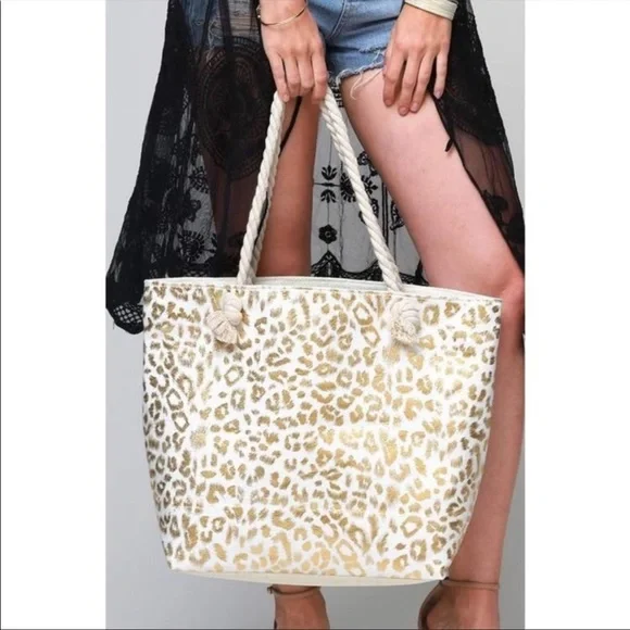 Beautiful Metallic Shiny Leopard Print Bag - Picture 3 of 14
